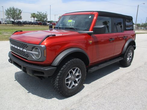 Certified 2024 Ford Bronco Badlands image 3