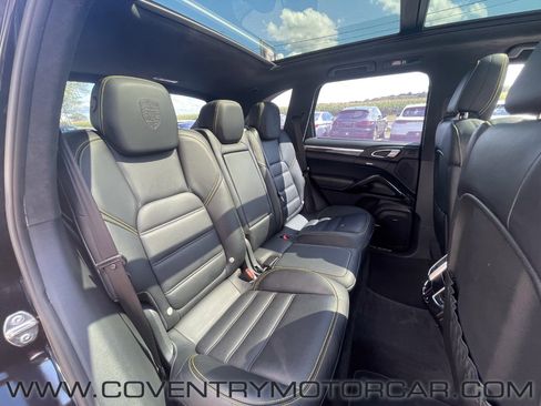 Used 2016 Porsche Cayenne Turbo S image 30