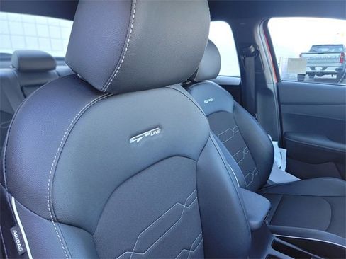 Used 2024 Kia Forte GT-Line image 18