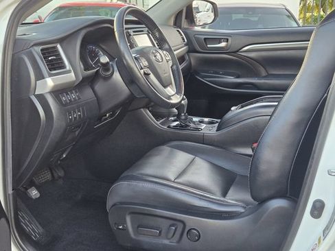 Used 2019 Toyota Highlander Limited AWD/4WD image 15