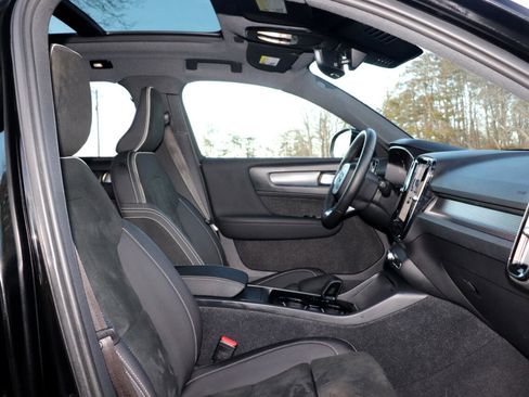 Used 2022 Volvo XC40 P8 Recharge Plus AWD/4WD image 34