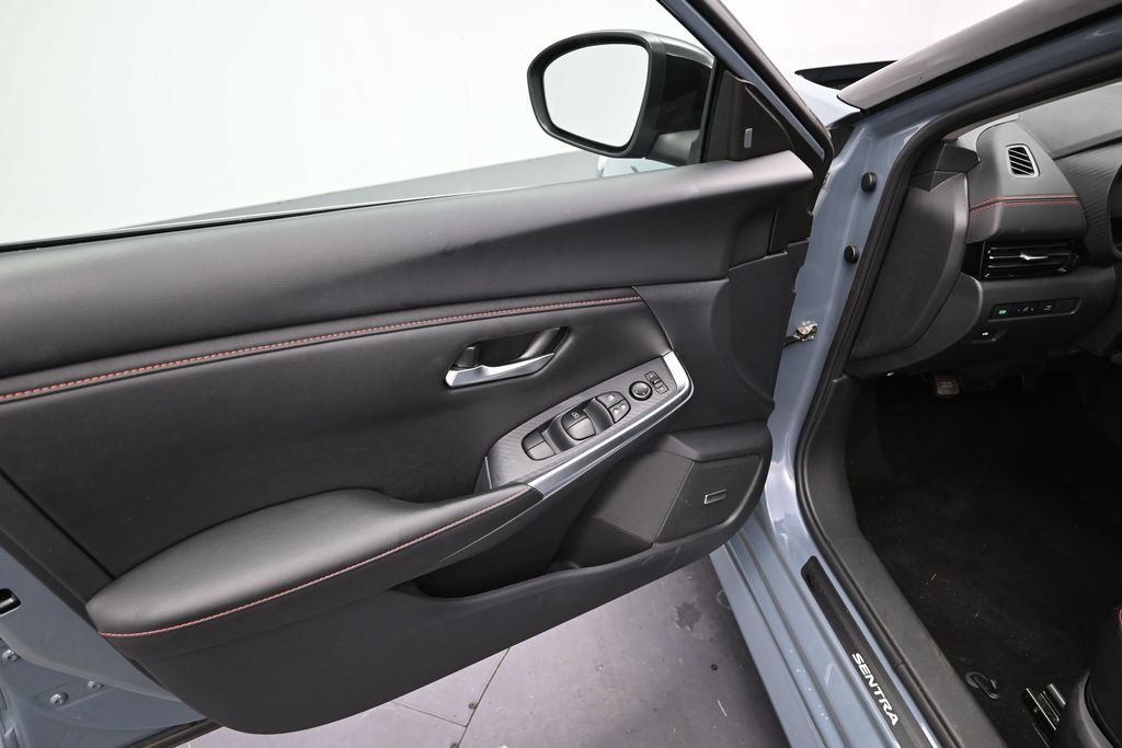 Used 2025 Nissan Sentra SR w/ SR Premium Package FWD image 11