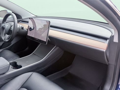 Used 2019 Tesla Model 3 Standard Range RWD image 41