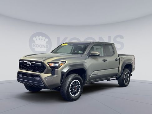 Used 2025 Toyota Tacoma TRD Off-Road AWD/4WD image 5