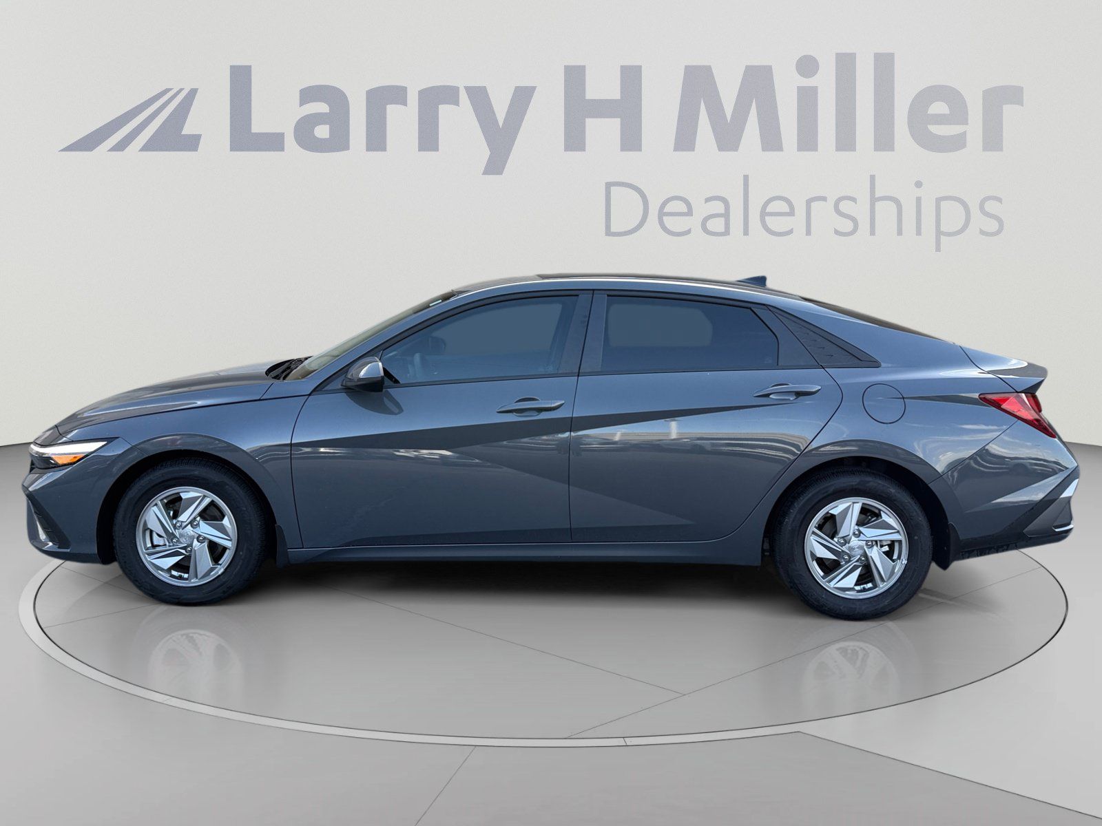 Certified 2025 Hyundai Elantra SE FWD image 2