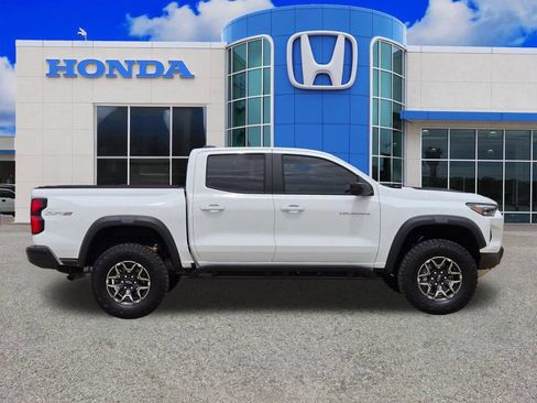 Used 2026 Chevrolet Colorado ZR2 w/ Technology Package AWD/4WD image 2