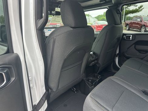 New 2025 Jeep Gladiator Sport image 43