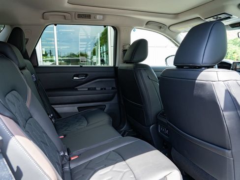 New 2026 Nissan Pathfinder Platinum w/ Cargo Package AWD/4WD image 27