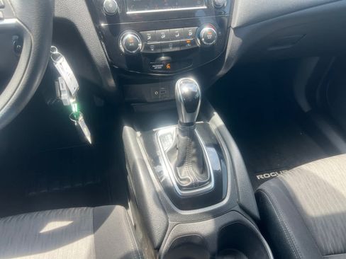 Used 2020 Nissan Rogue S AWD/4WD image 14