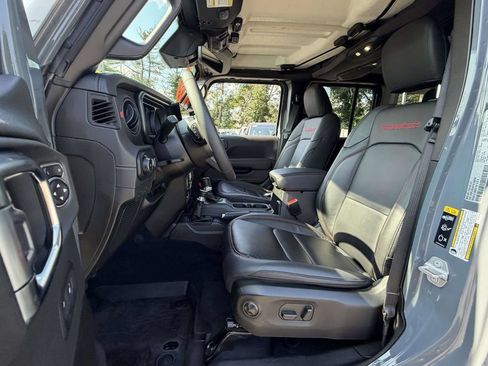 Used 2026 Jeep Wrangler Unlimited Rubicon w/ Technology Group AWD/4WD image 18