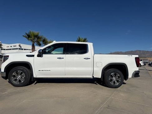 Used 2024 GMC Sierra 1500 SLT image 2