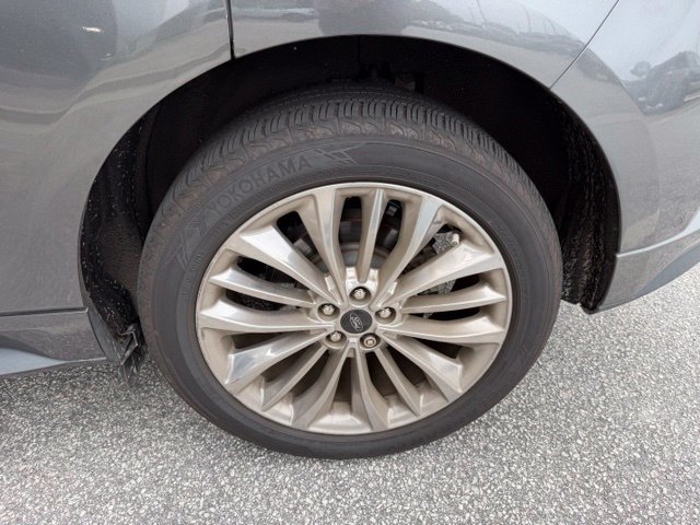 Used 2020 Ford Edge Titanium w/ Equipment Group 301A FWD image 4