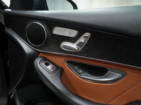 Used 2022 Mercedes-Benz GLC 300 4MATIC image 17