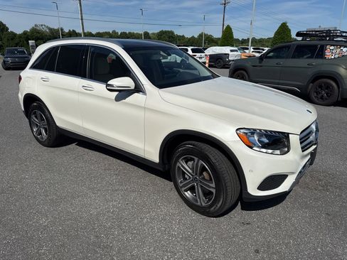 Used 2017 Mercedes-Benz GLC 300 4MATIC image 3