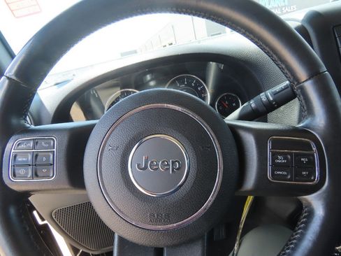 Used 2015 Jeep Wrangler Unlimited Sahara w/ Connectivity Group AWD/4WD image 26