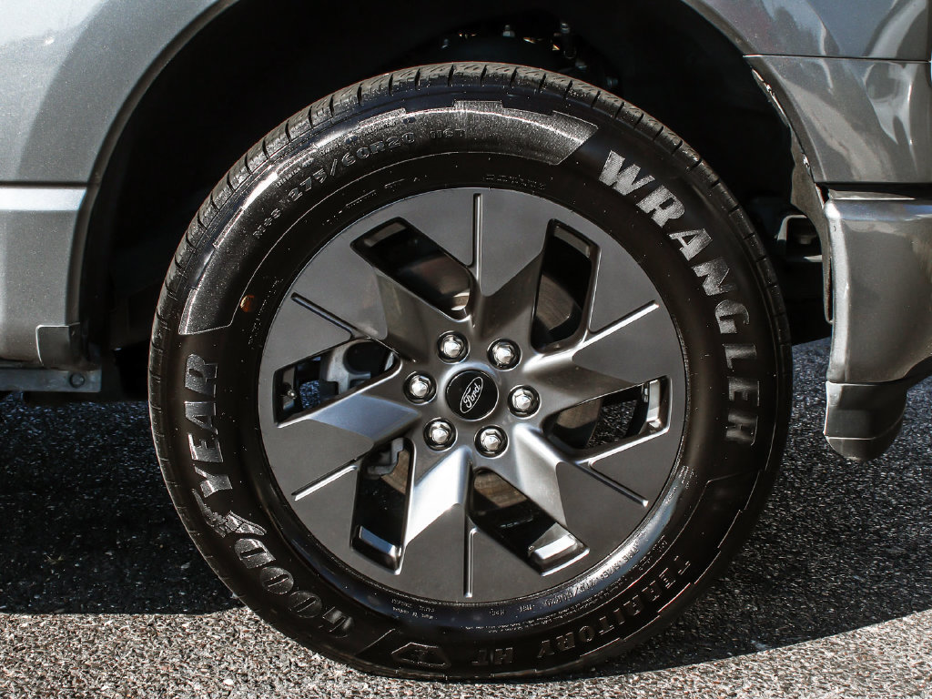 Used 2025 Ford F150 Lightning Flash AWD/4WD image 7