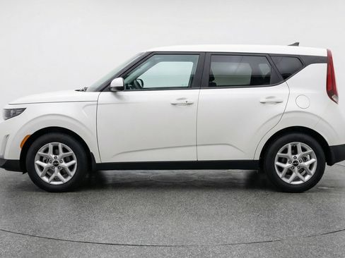 Used 2025 Kia Soul LX w/ LX Technology Package FWD image 4