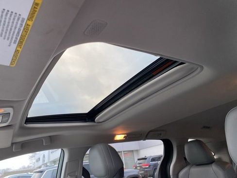 Used 2024 Toyota Sienna XLE image 16