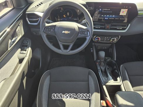 Used 2025 Chevrolet TrailBlazer LT image 12
