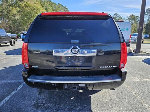 Used 2011 Cadillac Escalade ESV Premium image 4