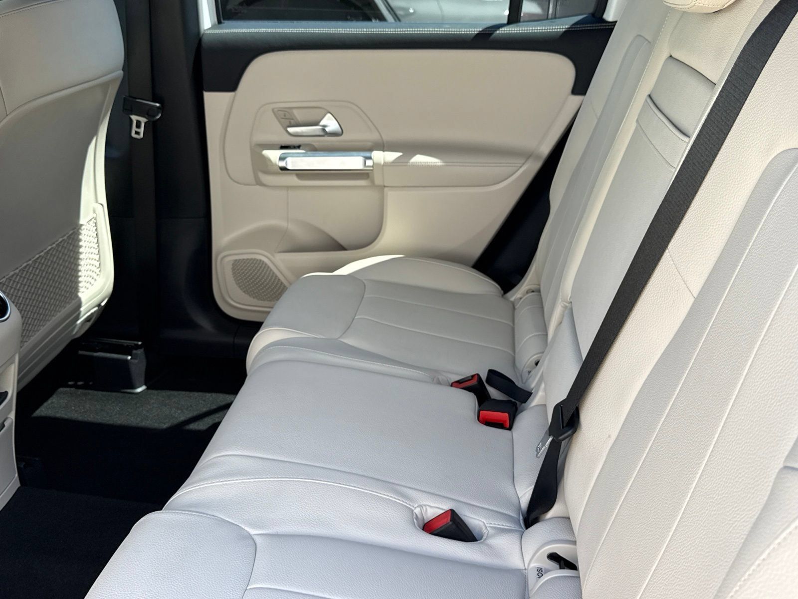 Used 2022 Mercedes-Benz GLB 250 image 42