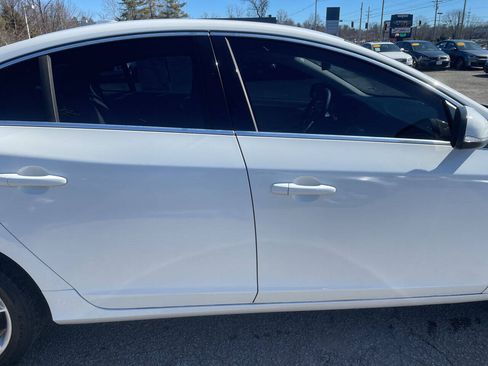 Used 2014 Volvo S60 T5 FWD image 11