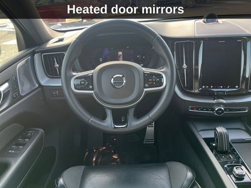 Used 2022 Volvo XC60 B6 R-Design image 19