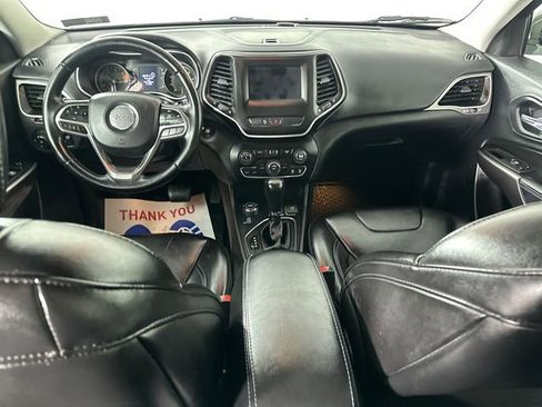 Certified 2019 Jeep Cherokee Latitude Plus w/ Cold Weather Group image 17