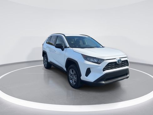 Used 2022 Toyota RAV4 LE AWD/4WD image 2
