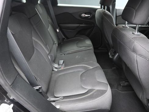 Used 2015 Jeep Cherokee Latitude w/ Comfort/Convenience Group FWD image 33