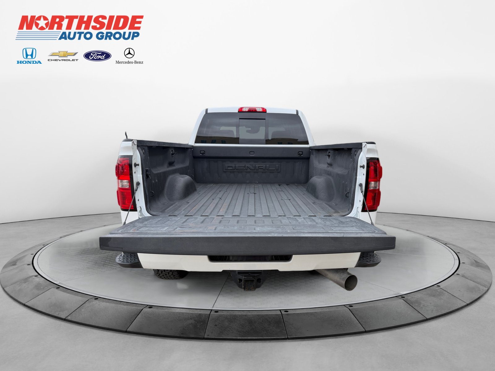 Used 2019 GMC Sierra 2500 Denali w/ Duramax Plus Package AWD/4WD image 19