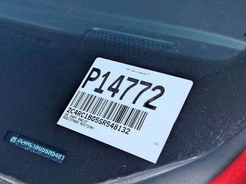 Used 2025 Chrysler Pacifica Select FWD image 5