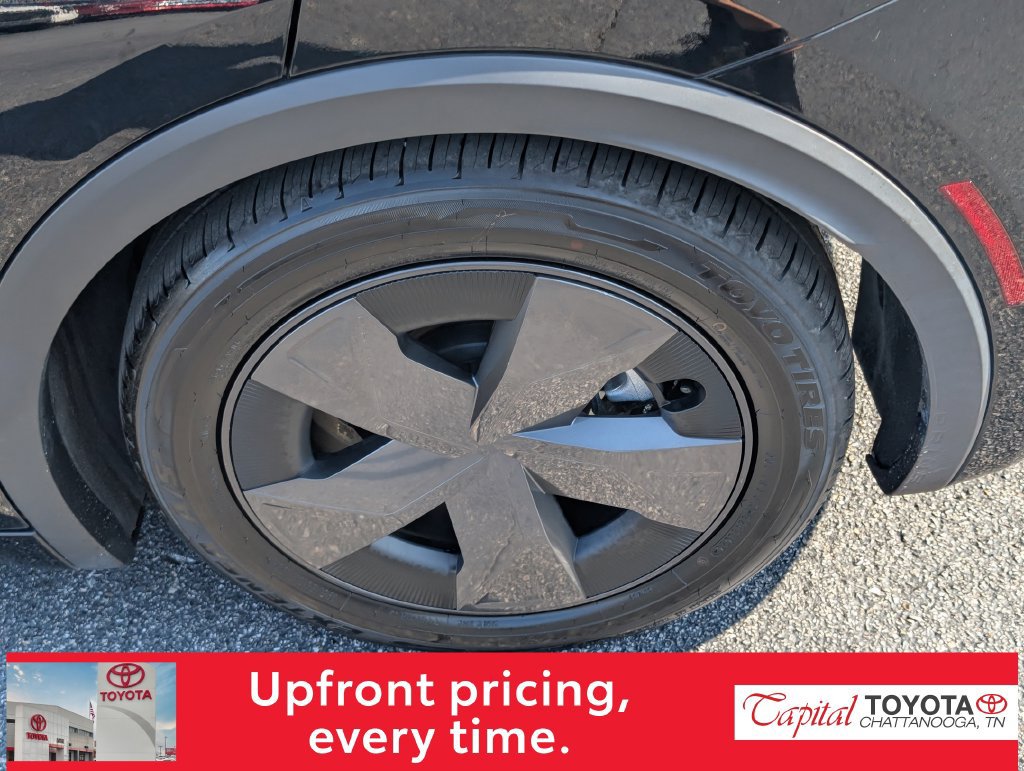 Used 2025 Toyota Prius LE FWD image 9