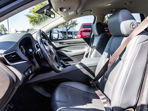 Used 2020 Buick Enclave Essence image 8