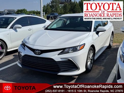 Used 2022 Toyota Camry LE FWD image 1