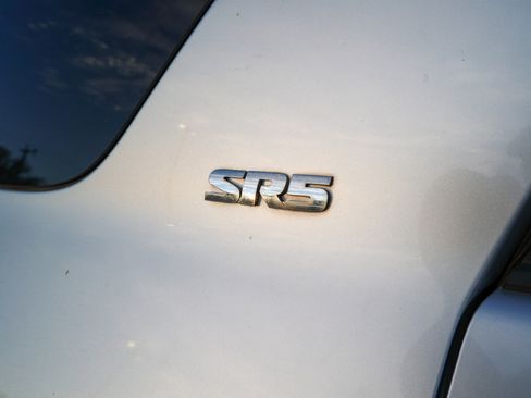 Used 2015 Toyota 4Runner SR5 image 12