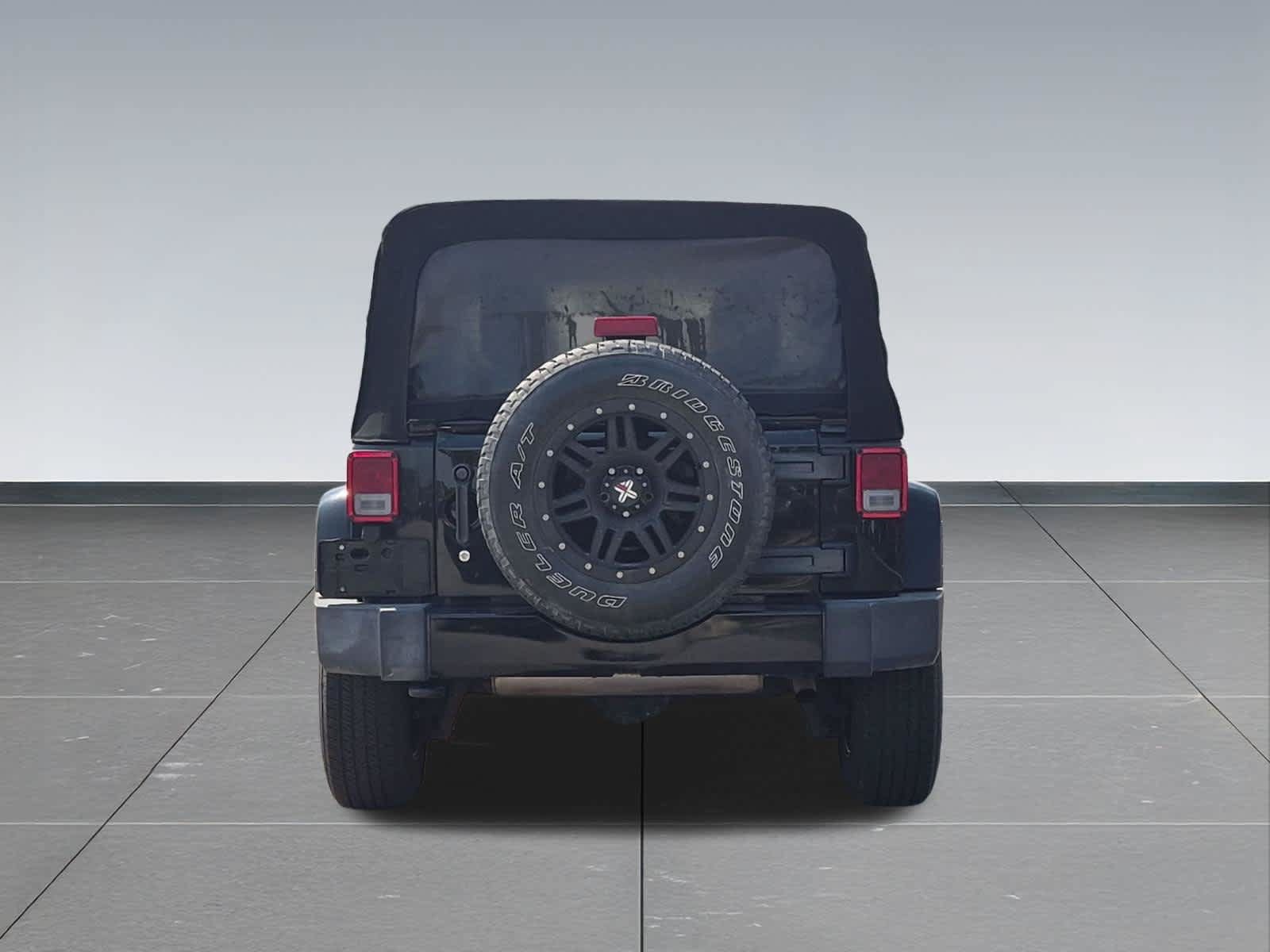 Used 2017 Jeep Wrangler Unlimited Sahara w/ Connectivity Group AWD/4WD image 5