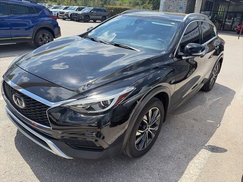 Used 2019 INFINITI QX30 Premium w/ Navigation Package image 3
