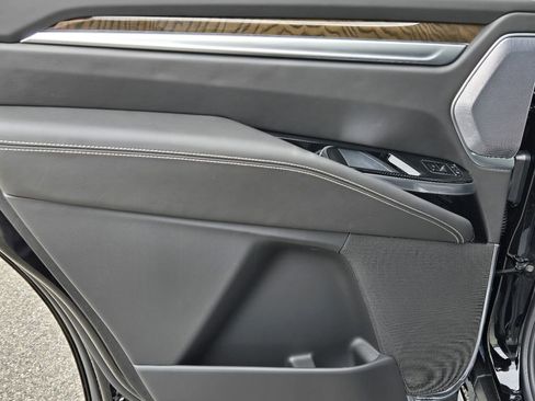 New 2026 Cadillac Escalade Platinum Sport w/ LPO, Floor Liner Package AWD/4WD image 37