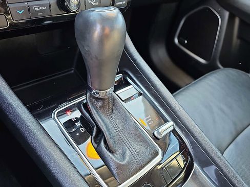 Used 2022 Jeep Compass Latitude w/ Sun and Sound Group image 16