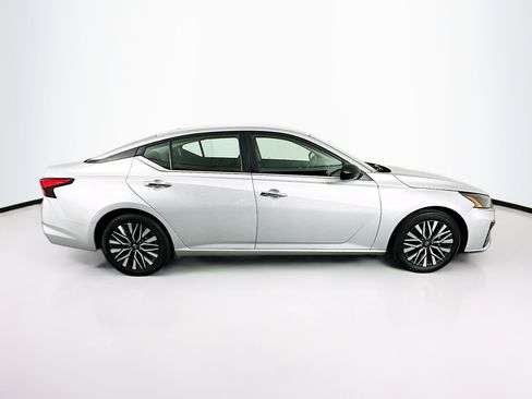 Used 2024 Nissan Altima 2.5 SV image 10