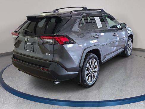 Used 2019 Toyota RAV4 XLE Premium FWD image 6