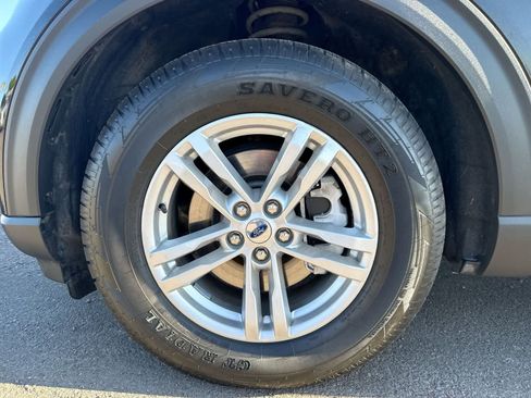 Used 2022 Ford Explorer XLT image 11