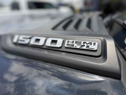 Used 2019 RAM 1500 Laramie AWD/4WD image 11