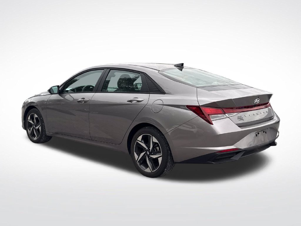 Used 2023 Hyundai Elantra SEL w/ Convenience Package FWD image 3