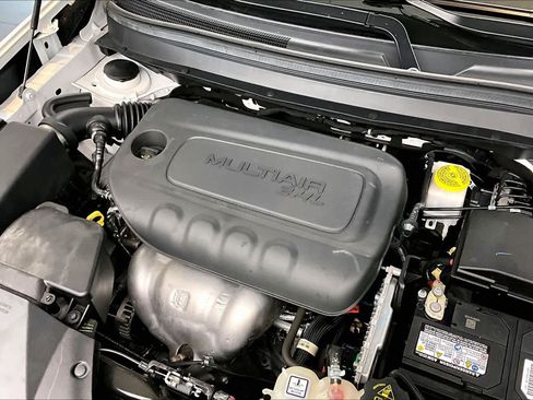 Used 2020 Jeep Cherokee Limited FWD image 30