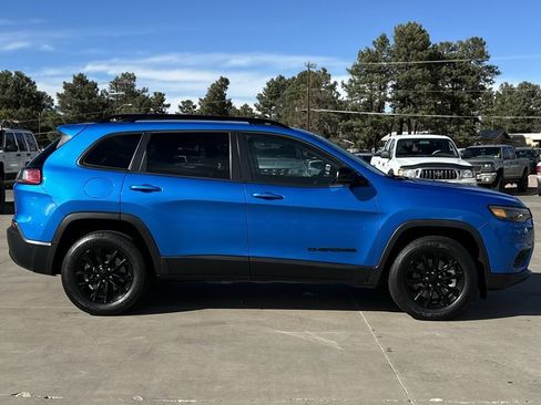 Used 2023 Jeep Cherokee Altitude Lux image 2