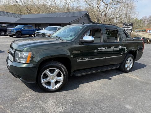 Used 2013 Chevrolet Avalanche LTZ image 4