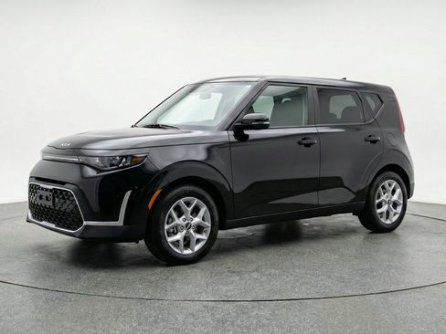 Used 2025 Kia Soul LX w/ LX Technology Package FWD image 3