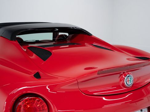 Used 2018 Alfa Romeo 4C Spider image 34